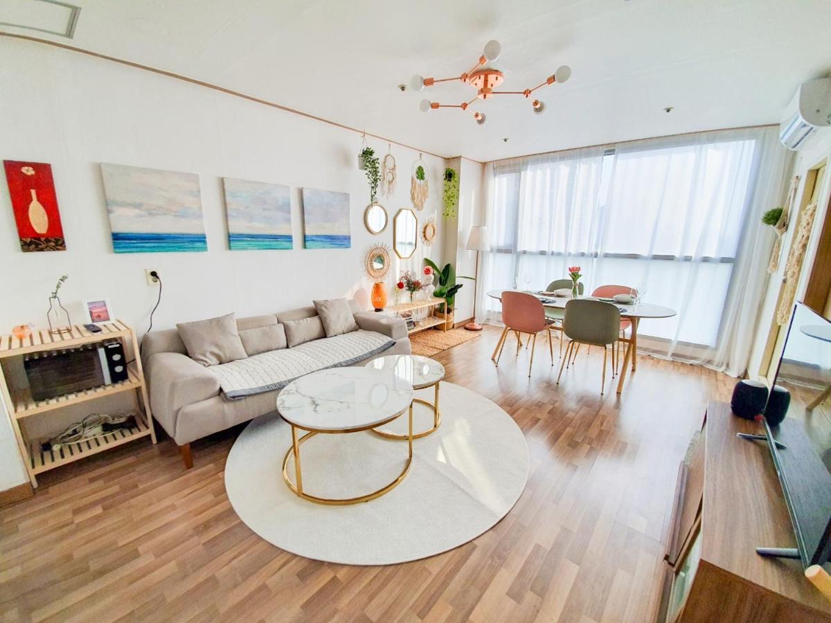 Fall In The View Apartment Seoul